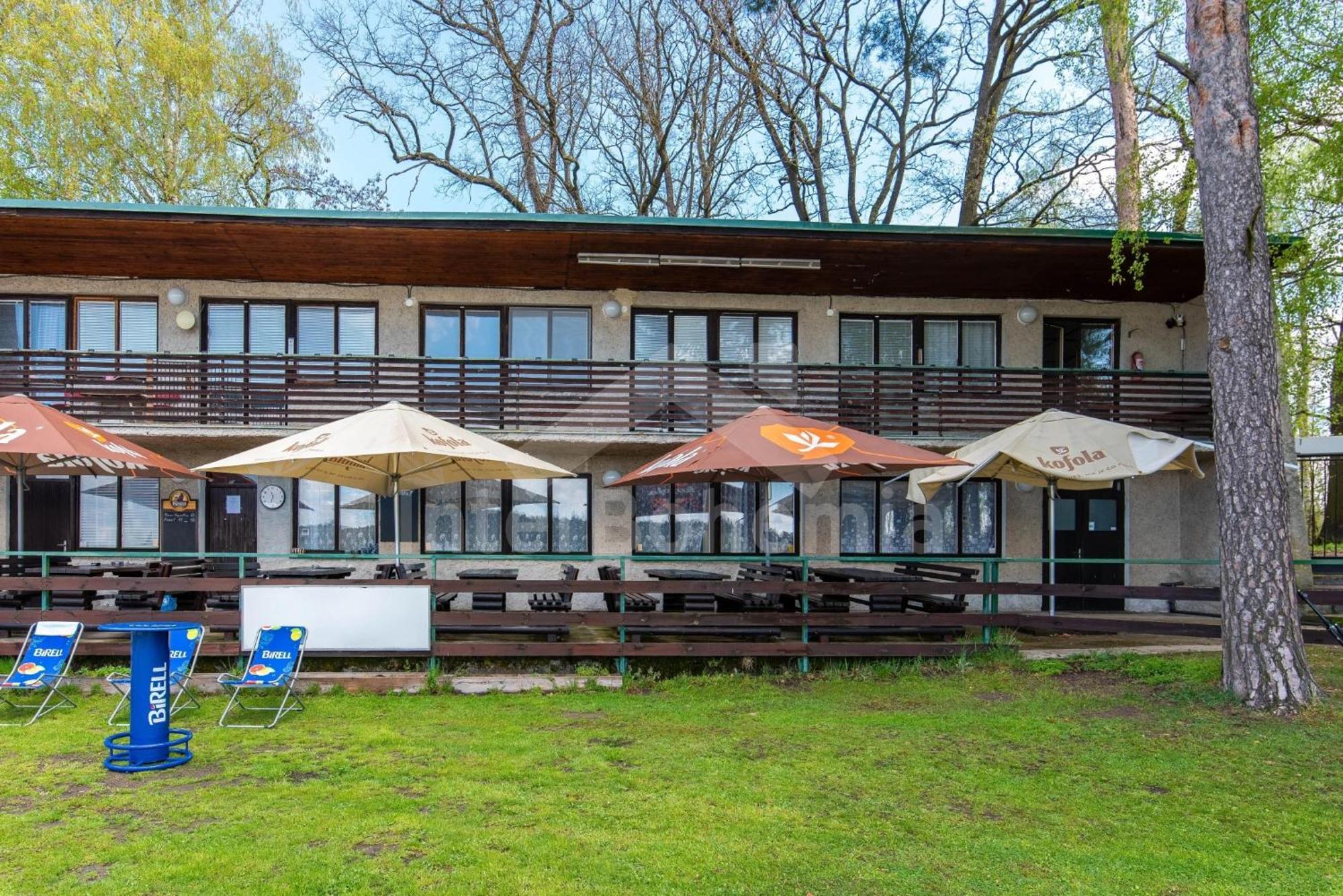 Yacht Club Bezdrev Hotel Hluboka nad Vltavou Exterior photo
