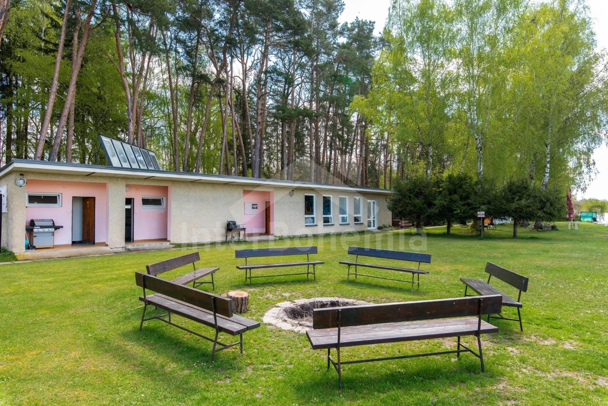 Yacht Club Bezdrev Hotel Hluboka nad Vltavou Exterior photo